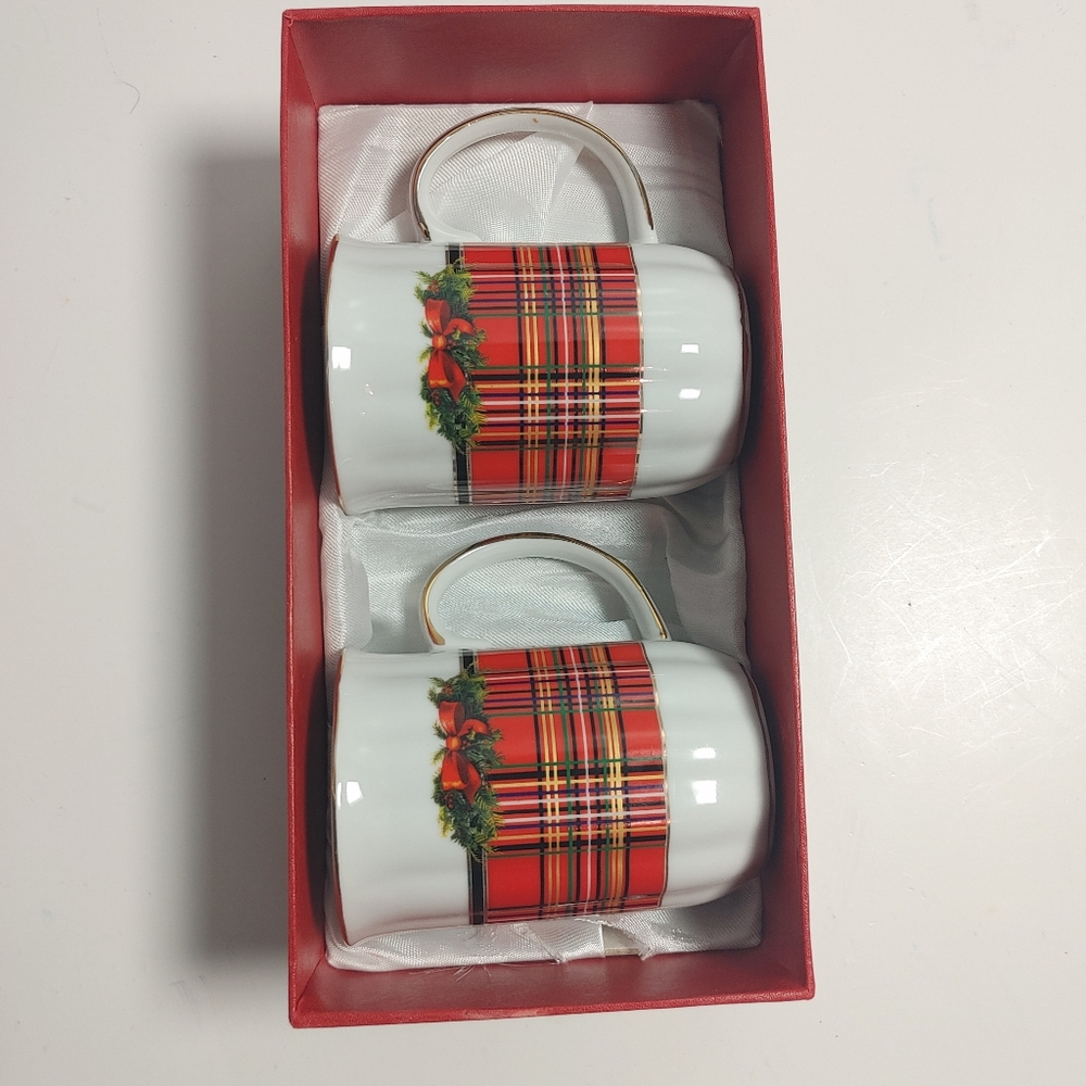 🌟SALE! New Royal Elfeda Porcelain Christmas mugs